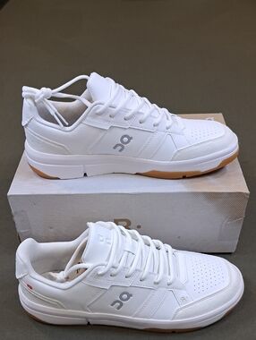 On Cloud - THE ROGER Clubhouse - Color: White/Ivory - Size: Men 9.5